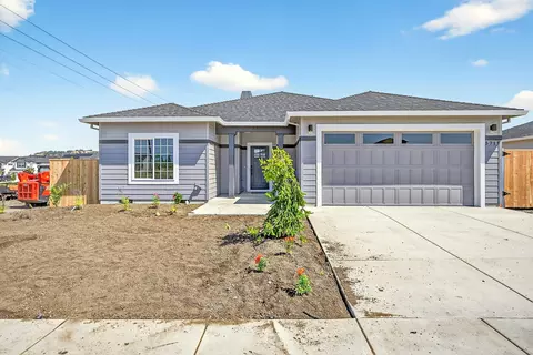 3711 Carlin Dr, Medford, OR 97504