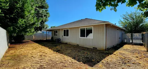 Exterior - 29 Devonwood Ct, Eagle Point, OR 97524 photo 8 of 8