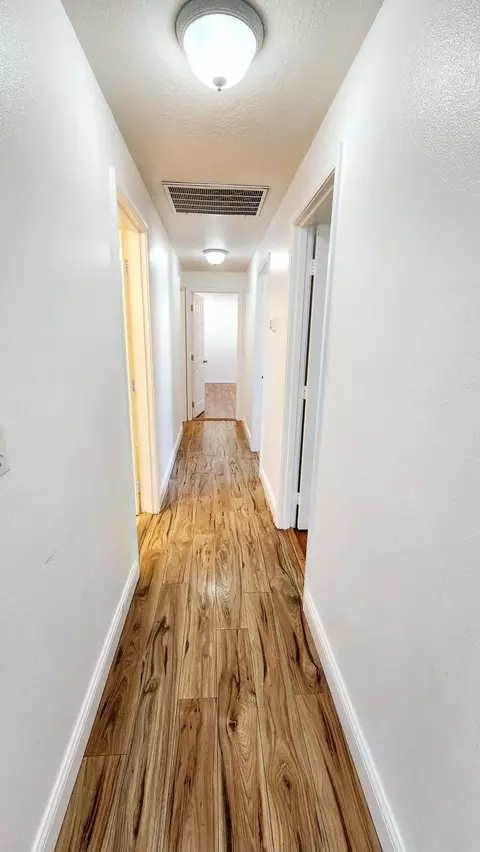Entry Way - 29 Devonwood Ct, Eagle Point, OR 97524 photo 1 of 1