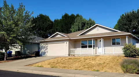 Exterior - 29 Devonwood Ct, Eagle Point, OR 97524 photo 3 of 8