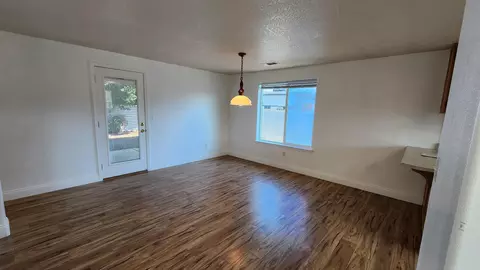 Living - 29 Devonwood Ct, Eagle Point, OR 97524 photo 5 of 5