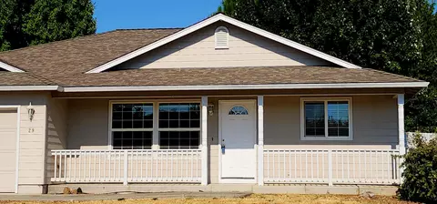 Exterior - 29 Devonwood Ct, Eagle Point, OR 97524 photo 2 of 8