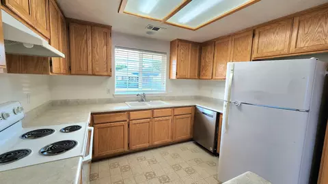 Kitchen - 29 Devonwood Ct, Eagle Point, OR 97524 photo 2 of 2