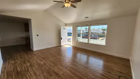 Living - 29 Devonwood Ct, Eagle Point, OR 97524 photo 4 of 5
