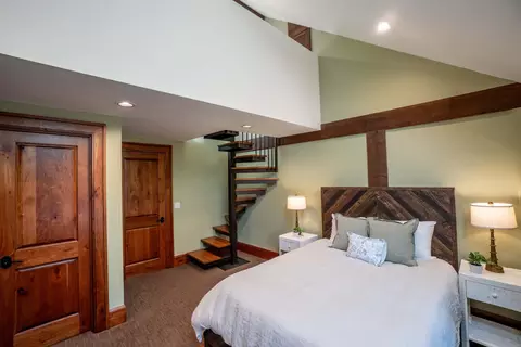 Bedroom - 18780 Macalpine Loop, Bend, OR 97702 photo 4 of 6
