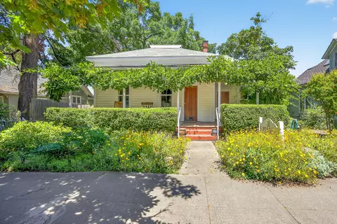 237 B St, Ashland, OR 97520