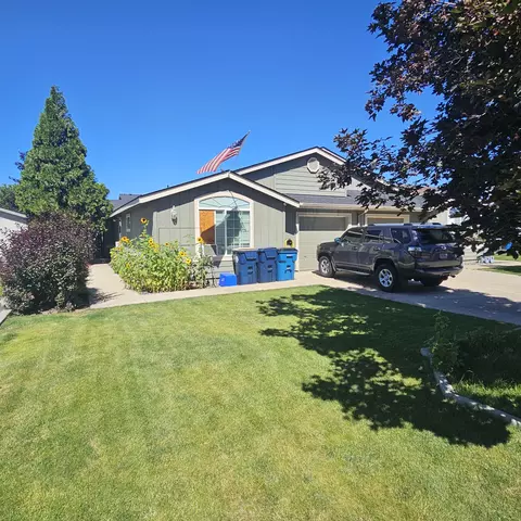 569 NE Negus Loop, Redmond, OR 97756