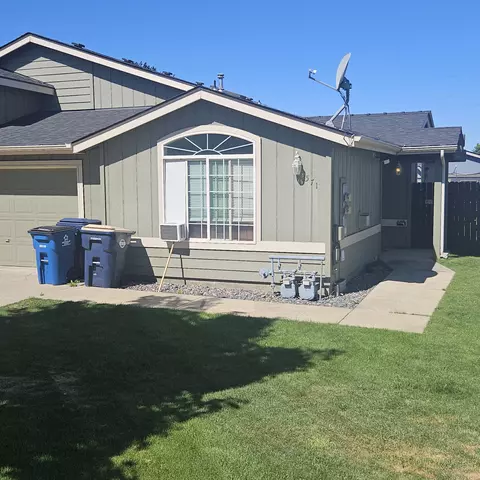 569 NE Negus Loop, Redmond, OR 97756
