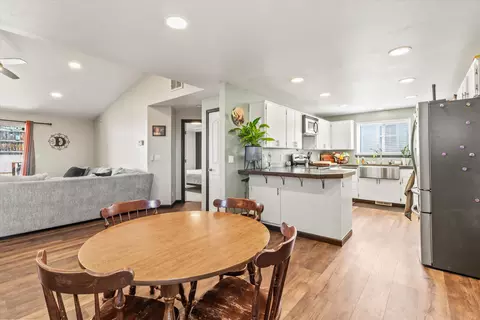 Dining - 640 N Heights Dr, Eagle Point, OR 97524 photo 1 of 2
