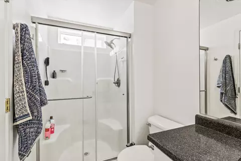 Bath - 640 N Heights Dr, Eagle Point, OR 97524 photo 1 of 3