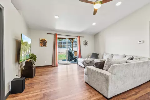 Living - 640 N Heights Dr, Eagle Point, OR 97524 photo 1 of 2