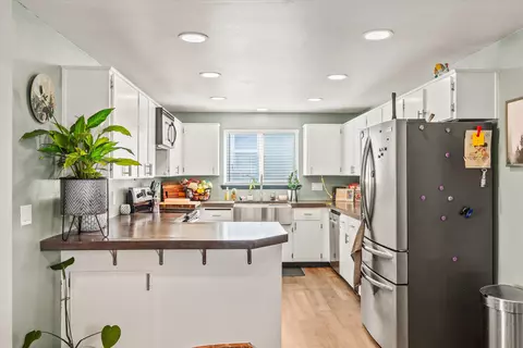 Kitchen - 640 N Heights Dr, Eagle Point, OR 97524 photo 1 of 4