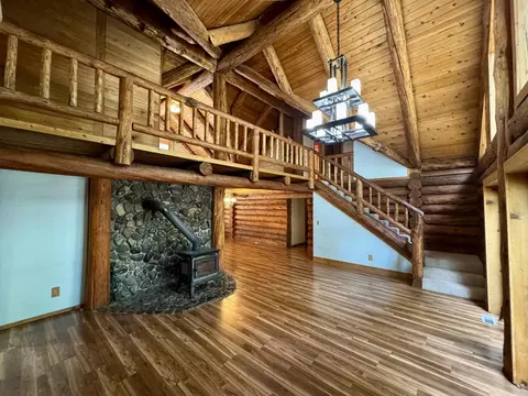 Living - 15188 Pyrola St, La Pine, OR 97739 photo 1 of 5