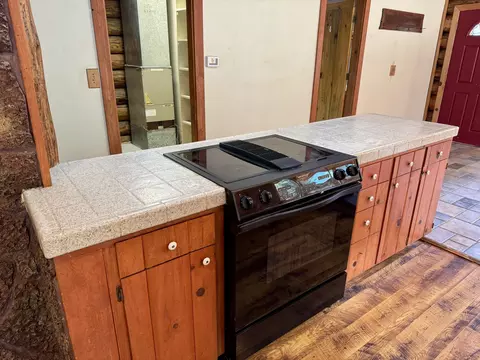 Kitchen - 15188 Pyrola St, La Pine, OR 97739 photo 4 of 8