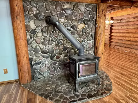 Living - 15188 Pyrola St, La Pine, OR 97739 photo 4 of 5