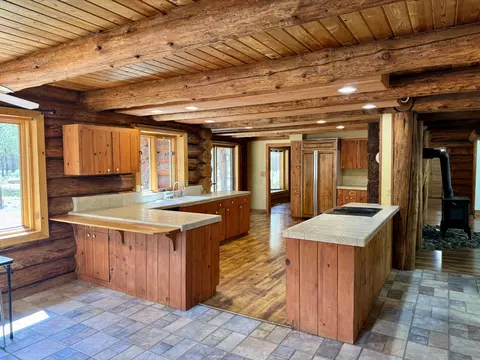 Kitchen - 15188 Pyrola St, La Pine, OR 97739 photo 2 of 8
