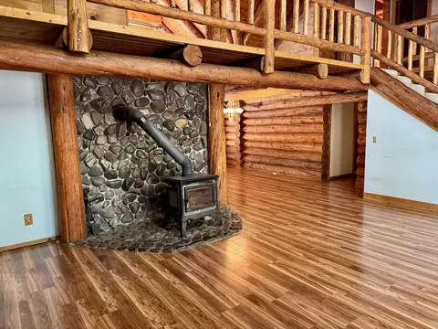 Living - 15188 Pyrola St, La Pine, OR 97739 photo 3 of 5