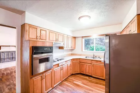 Kitchen - 834 NE 11th St, Bend, OR 97701 photo 2 of 2