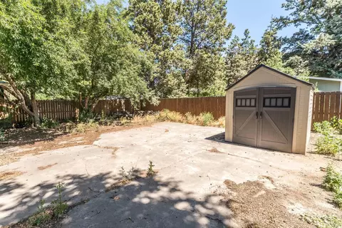 Exterior - 834 NE 11th St, Bend, OR 97701 photo 7 of 7