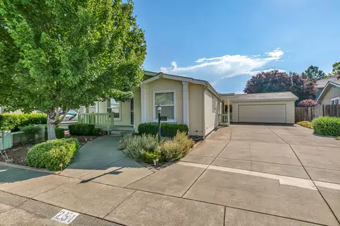 555 Freeman Rd #251, Central Point, OR 97502