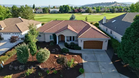 143 Pine Lake Dr, Eagle Point, OR 97524 photo 1