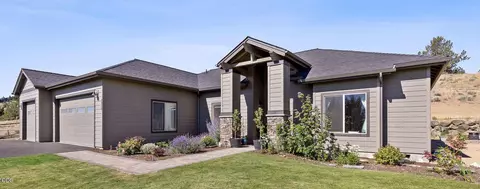 2273 NE Valley View Ct, Madras, OR 97741