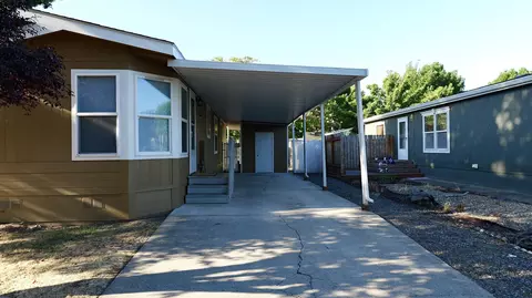 676 Brandi Way, Eagle Point, OR 97524 photo 2