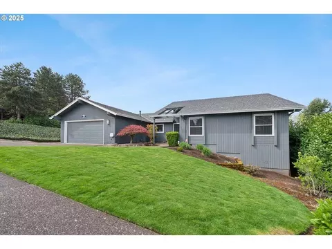 2118 Club House Dr, West Linn, OR 97068