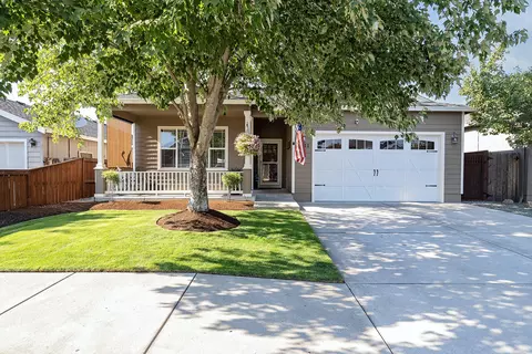 2511 Agate Mdws, White City, OR 97503