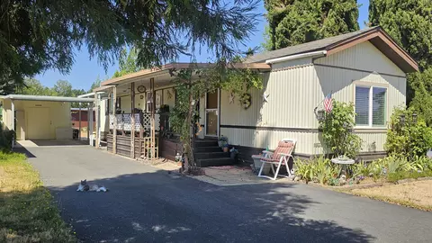 1950 Demaray Dr #5, Grants Pass, OR 97527