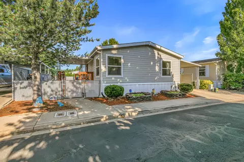 2552 Thorn Oak Dr #SPC 72, Medford, OR 97501