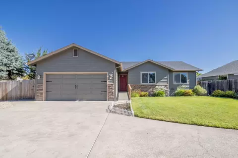 2124 SW Garden Valley Way, Grants Pass, OR 97526