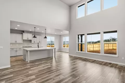 Living - 1297 Stonegate Dr #473, Eagle Point, OR 97524 photo 3 of 7