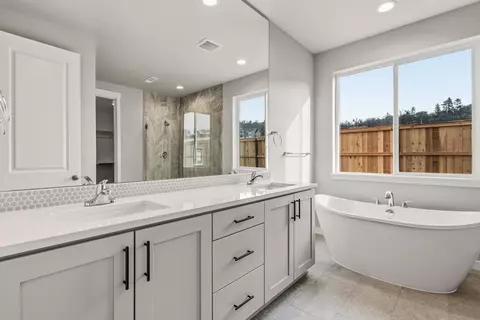 Bath - 1297 Stonegate Dr #473, Eagle Point, OR 97524 photo 1 of 5