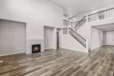 Living - 1297 Stonegate Dr #473, Eagle Point, OR 97524 photo 1 of 7