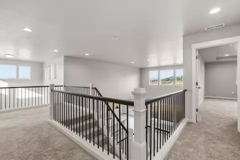 Entry Way - 1297 Stonegate Dr #473, Eagle Point, OR 97524 photo 3 of 3
