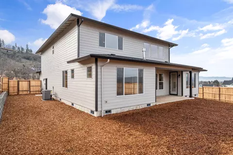 Exterior - 1297 Stonegate Dr #473, Eagle Point, OR 97524 photo 6 of 9