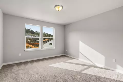 Bedroom - 1297 Stonegate Dr #473, Eagle Point, OR 97524 photo 2 of 5