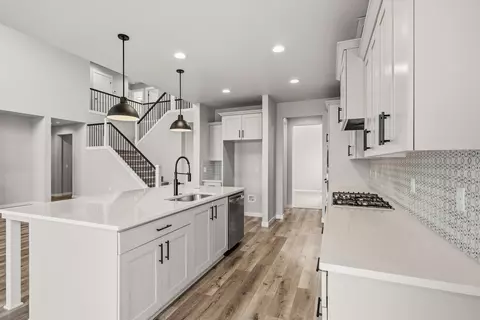 Kitchen - 1297 Stonegate Dr #473, Eagle Point, OR 97524 photo 6 of 6