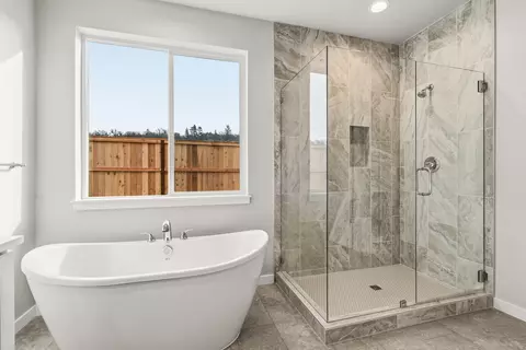 Bath - 1297 Stonegate Dr #473, Eagle Point, OR 97524 photo 2 of 5