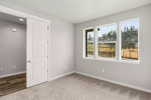 Bedroom - 1297 Stonegate Dr #473, Eagle Point, OR 97524 photo 4 of 5
