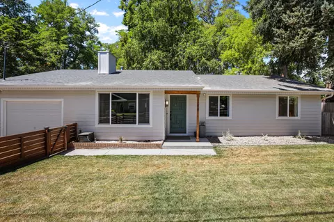 1058 SE Clarey Ave, Grants Pass, OR 97526