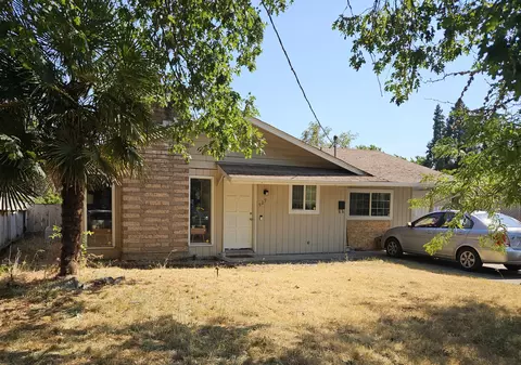 929 SW H St, Grants Pass, OR 97526