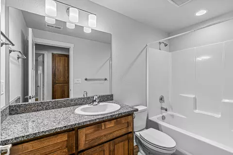 694 Nottingham Ter, Eagle Point, OR 97524 photo 10