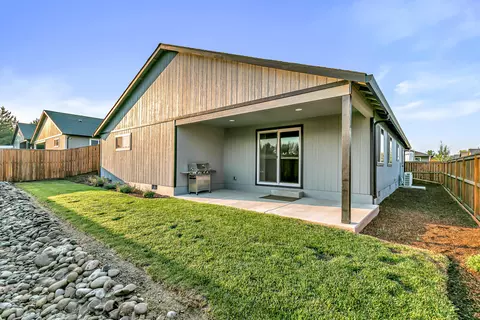 694 Nottingham Ter, Eagle Point, OR 97524 photo 30