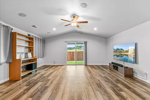 694 Nottingham Ter, Eagle Point, OR 97524 photo 19