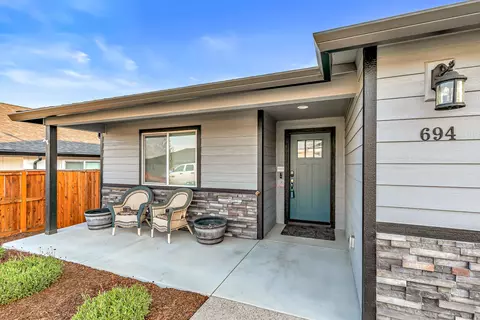 694 Nottingham Ter, Eagle Point, OR 97524 photo 35