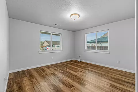 694 Nottingham Ter, Eagle Point, OR 97524 photo 15