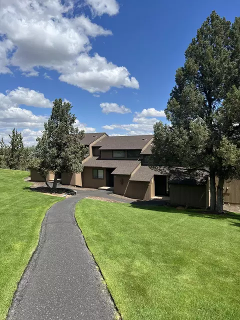 1850 Redtail Hawk Dr #RV53K, Redmond, OR 97756