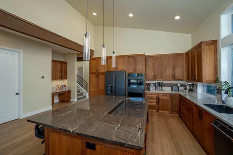 60995 SE Crane Peak Ct, Bend, OR 97702 photo 9